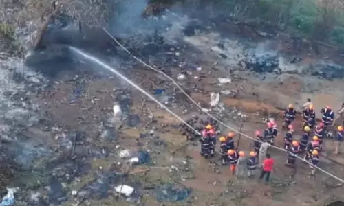 വൻശബ്ദം, ആകാശംമുട്ടെ തീഗോളം...