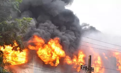 ഇ​ൻ​ഡ​സ്ട്രി​യ​ൽ ഏ​രി​യ​യി​ൽ തീ​പി​ടി​ത്തം