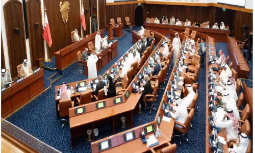 വായ്പ ഗഡുക്കൾ നീട്ടിവെക്കുമ്പോൾ അധിക   പലിശ ഈടാക്കരുത്;  പ്രമേയം പാസാക്കി പാർലമെന്‍റ്