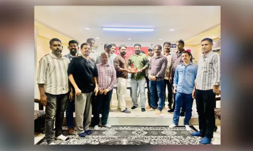 പ്ര​വാ​സം അ​വ​സാ​നി​പ്പി​ച്ചു മ​ട​ങ്ങു​ന്ന റാ​ഫി​ക്ക് കേ​ളി യാ​ത്ര​യ​യ​പ്പ് ന​ൽ​കി