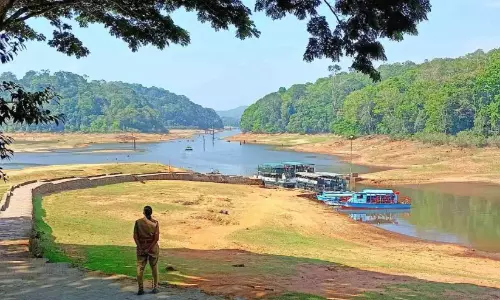 യാത്രക്കാരുടെ എണ്ണം വെട്ടിക്കുറച്ചു;തേക്കടി ബോട്ട് സവാരി പ്രതിസന്ധിയിൽ