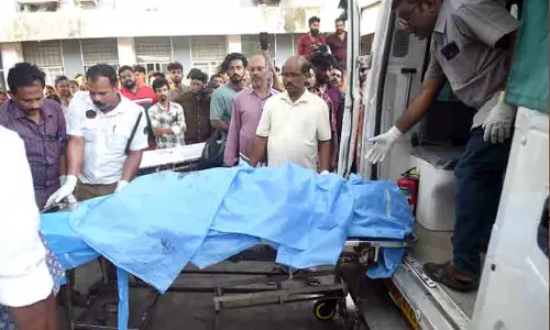 വെടിക്കെട്ട് ദുരന്തം: ഇതുവരെ മോർച്ചറിയിൽ എത്തിയത് ഒമ്പത് മൃതദേഹം, 32ശരീര ഭാഗങ്ങൾ; എട്ട്  മൃതദേഹങ്ങൾ വിട്ടുകൊടുത്തു