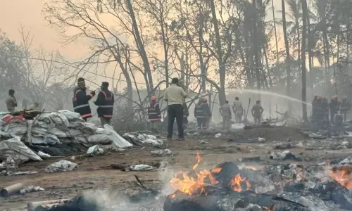 ‘‘ഞങ്ങൾ ഓടുമ്പോ ദേഹമാസകലം പൊള്ളി, തൊലിയുരിഞ്ഞ് കിടക്കുന്നു ഒരാൾ.. ഒന്നെടുക്കാൻ പോലും കഴിഞ്ഞില്ല..’’ -മുണ്ടത്തിക്കോട് ദുരന്തത്തിന്റെ നടുക്കുന്ന അനുഭവം പങ്കുവെച്ച് ദൃക്സാക്ഷി