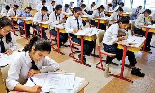 ക​ർ​ണാ​ട​ക സി.​ഇ.​ടി ഇ​ന്ന് ; 3.3 ല​ക്ഷം വി​ദ്യാ​ര്‍ഥി​ക​ള്‍ പ​രീ​ക്ഷ എ​ഴു​തും