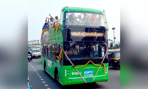 ക​ല​ക്ഷ​നി​ൽ കു​തി​ച്ച് കെ.​എ​സ്.​ആ​ർ.​ടി.​സി ഡ​ബി​ൾ ഡ​ക്ക​ർ സ​ർ​വി​സ്