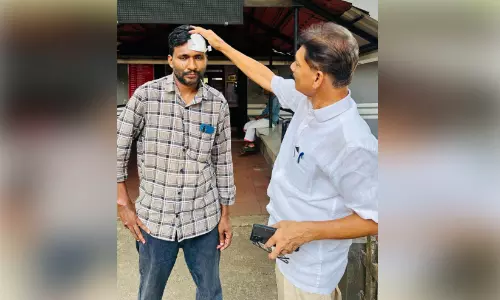 വ്യ​ത്യ​സ്ത പ​രാ​തി​യു​മാ​യി യു​വാ​വ് പ​ഞ്ചാ​യ​ത്ത് ഓ​ഫി​സി​ൽ: ഉ​ട​ൻ പ​രി​ഹാ​രം കാ​ണാ​മെ​ന്ന് പ​ഞ്ചാ​യ​ത്ത് പ്ര​സി​ഡ​ന്റിന്റെ ഉറപ്പ്