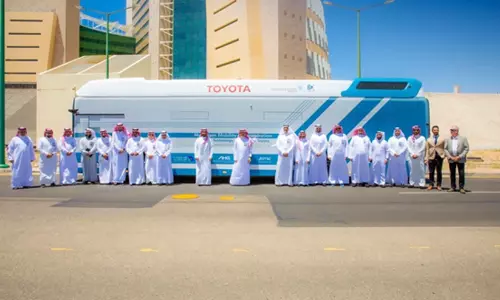 യാംബു പുഷ്പമേളയിൽ വിസ്മയമായി ഹൈഡ്രജൻ ബസ്