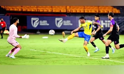 കൊ​ച്ചി​യി​ൽ ബ്ലാ​സ്റ്റേ​ഴ്സ് ഡാ...