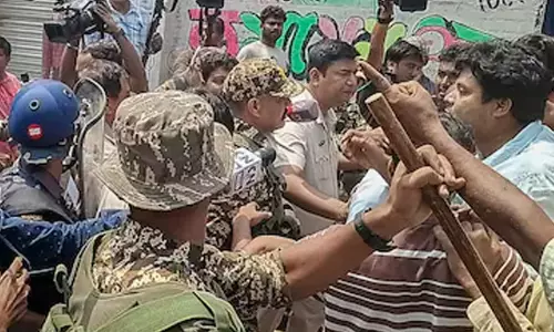 ‘ബി.ജെ.പി ഏജന്റ് മടങ്ങിപ്പോവുക’; ഹുമയൂൺ കബീറിനെതിരെ തൃണമൂൽ പ്രതിഷേധം