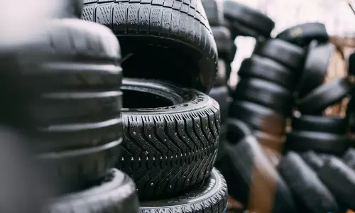 1,170 പഴകിയ ടയറുകൾ പിടിച്ചെടുത്തു
