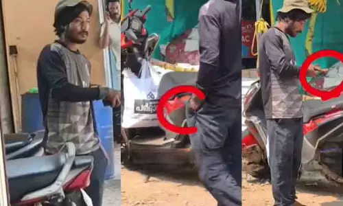 വഴിയെ പോയ പാമ്പിനെ കീശയിലിട്ട് യുവാവ്;​ കടിയേറ്റ് ബോധം പോയി; സംഭവം എടവണ്ണയിൽ ആൾക്കൂട്ടത്തിന് നടുവിൽ