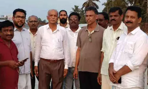 തൃക്കരിപ്പൂരിലെ റെയിൽ മേൽപാലങ്ങൾ: ഉദ്യോഗസ്ഥർ പരിശോധന നടത്തി