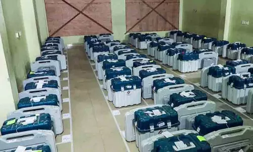 കണ്ണൂരിൽ വോട്ടിങ് യന്ത്രങ്ങൾ സൂക്ഷിച്ച സ്ട്രോങ് റൂമിലെ സിസിടിവി ഹാർഡ് ഡിസ്ക് മാറ്റണമെന്ന് റിട്ടേണിങ്ങ് ഓഫീസർ