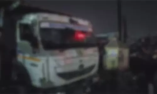 കേരളത്തിൽ നിന്നുള്ള ചരക്കുലോറിക്ക് നേരെ മഹാരാഷ്ട്രയിൽ ആക്രമണം; ഡ്രൈവർക്കും സഹായിക്കും ഗുരുതര പരിക്ക്