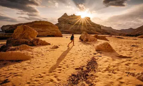 ചുട്ടുപൊള്ളുന്ന വേനലിലേക്ക് ഒമാൻ; ജാഗ്രതയോടെ പ്രവാസികളും സ്വദേശികളും