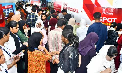 തിരക്കേറി ‘സ്റ്റഡി ഇൻ മലേഷ്യ’ കോർണർ