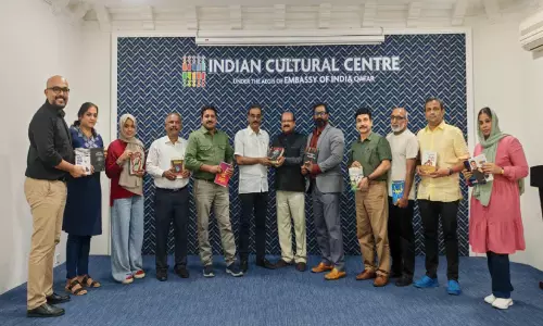 ഐ.​സി.​സി ലൈ​ബ്ര​റി​ക്ക് ഖ​ത്ത​ർ ഇ​ന്ത്യ​ൻ ഓ​തേ​ഴ്സ് ഫോ​റ​ത്തി​ന്റെ പു​സ്ത​ക സ​മ്മാ​നം