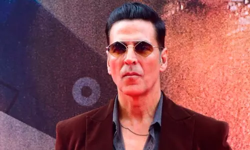 അക്ഷയ് കുമാറിന്റെ മകൾക്ക് നേരെ സൈബർ അതിക്രമം; ഗെയിമിങ്ങിലൂടെ നഗ്നചിത്രം ആവശ്യപ്പെട്ട യുവാവ് അറസ്റ്റിൽ