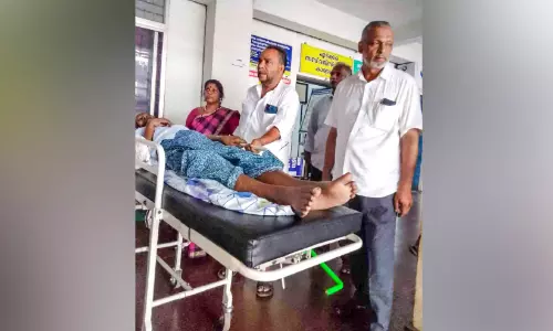 ചികിത്സക്കായി കിടപ്പാടം വിറ്റ കിടപ്പുരോഗിയായ വയോധികന് എടക്കര സബ് രജിസ്ട്രാര്‍ ഓഫിസില്‍ ദുരിതം