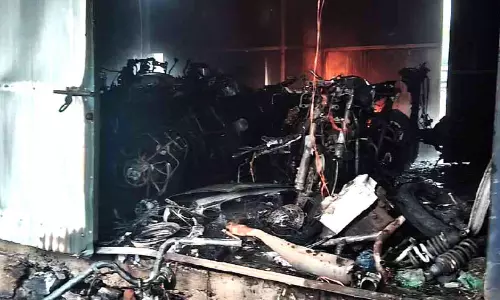 വർക് ഷോപ്പിന് തീപിടിച്ചു; 24 ബൈക്കുകൾ കത്തിനശിച്ചു