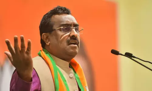 രാഷ്ട്രീയ സറണ്ടർ സംഘം; റാം മാധവിന്റെ എണ്ണ പരാമർശത്തിൽ ആർ.എസ്.എസിനെ കടന്നാക്രമിച്ച് രാഹുൽ ഗാന്ധി