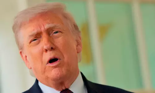 ഇറാനെ ശ്വാസം മുട്ടിച്ച് അമേരിക്ക; ചൈനീസ് റിഫൈനറിക്കും 40 കപ്പലുകൾക്കും ഉപരോധം ഏർപ്പെടുത്തി ട്രംപ്