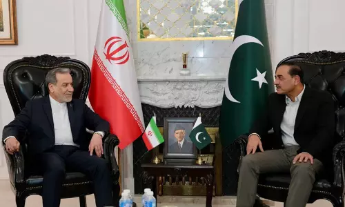 യു.എസ്-ഇറാൻ മധ്യസ്ഥ ചർച്ച; ഇറാൻ വിദേശകാര്യ മന്ത്രി പാകിസ്താൻ സൈനിക മേധാവിയുമായി കൂടിക്കാഴ്ച നടത്തി