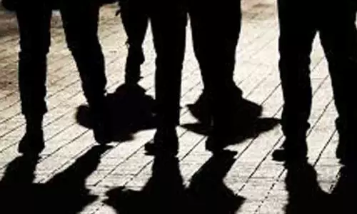 നൽകാനുള്ള പണം ചോദിച്ചതിൽ തർക്കം: വ്യാപാരിയുടെ കൈകൾ ഗ്രൈൻഡർ ഉപയോഗിച്ച് അറുത്തു; മൂന്ന് പേർ പിടിയിൽ