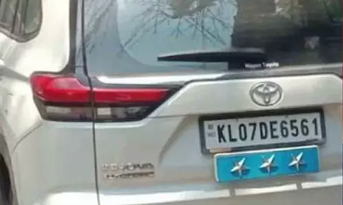 തച്ചങ്കരിയുടെ കാറിലെ ‘നക്ഷത്രങ്ങൾ‘: ഡി.ജി.പി റിപ്പോർട്ട്​ തേടി