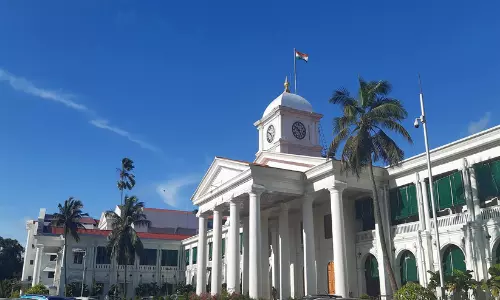 മന്ത്രി ഓഫിസുകൾ ഒഴിഞ്ഞുപോക്കിന്റെ മൂഡിൽ