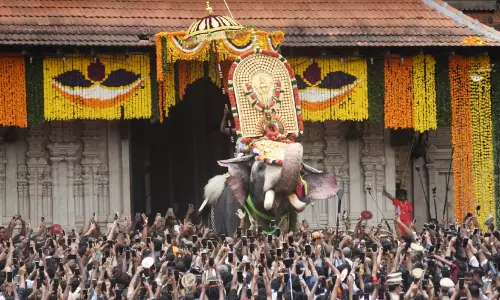 വിളംബരമായി: പൂരം കൊടിയേറി മക്കളേ...