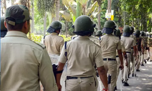 ബംഗാളിൽ പൊലീസിനെതിരെ നടപടിയു​മായി തെര. കമ്മീഷൻ