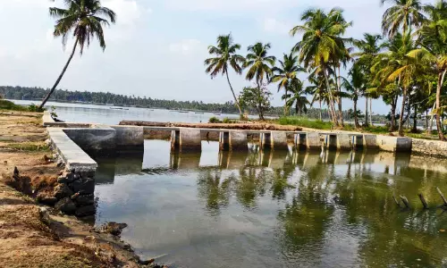 കടപ്പുറം സുബ്രഹ്മണ്യൻ കടവ് സ്ലൂയിസ് കനാൽ ഉദ്ഘാടനം കഴിഞ്ഞിട്ട് രണ്ടുമാസം; ഷട്ടറുകൾ സ്ഥാപിച്ചില്ല