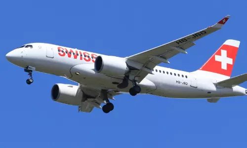 ഡൽഹിയിൽ ടേക്ക് ഓഫിനിടെ സ്വിസ് എയർ വിമാനത്തിന്‍റെ എൻജിന് തീപിടിച്ചു; അടിയന്തര ഒഴിപ്പിക്കലിനിടെ ആറ് പേർക്ക് പരിക്ക് -വിഡിയോ