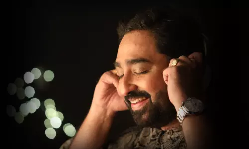 ഓ​രോ​രോ​ർ​മ​ക​ളി​ലോ​ടി​യെ​ത്തും പാ​ട്ട്