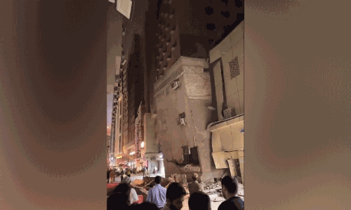 മക്കയിൽ കെട്ടിടം തകർന്നു; ആളപായമില്ല