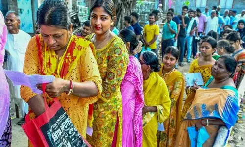 രണ്ടാംഘട്ട പോളിങ്: ബംഗാളിൽ പരസ്യ പ്രചാരണം ഇന്ന​ുകൂടി