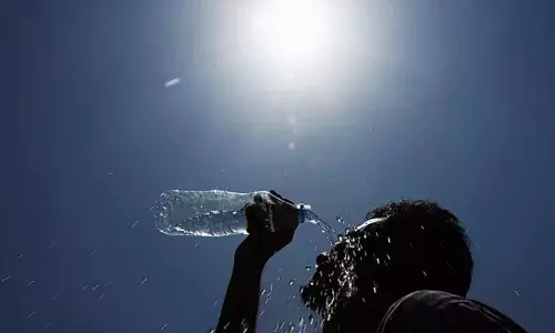 കേരളത്തിൽ കടുത്ത ചൂട് തുടരുന്നു: ആശ്വാസമായി വേനൽമഴ എത്തുന്നു; വിവിധ ജില്ലകളിൽ ഇടിമിന്നലോടുകൂടിയ മഴക്ക് സാധ്യത