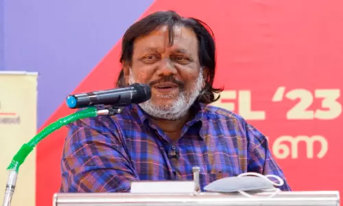 കു​രീ​പ്പു​ഴ ശ്രീ​കു​മാ​റി​ന് നേ​രെ​യു​ള്ള അ​തി​ക്ര​മം