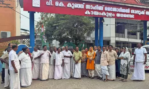 പാമ്പ് കടിയേറ്റ് യുവതി മരിച്ച സംഭവം; താലൂക്കാശുപത്രിയിലെ ചികിത്സ വീഴ്ചയിൽ വ്യാപക പ്രതിഷേധം