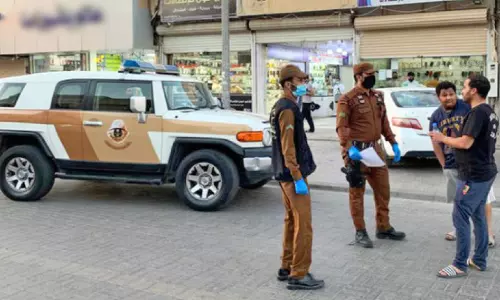 നി​യ​മ​ലം​ഘ​ക​ർ​ക്കെ​തി​രെ ന​ട​പ​ടി തു​ട​രു​ന്നു;  ഒരാഴ്ചക്കിടെ 20,000ത്തിലധികം പേർ പിടിയിൽ