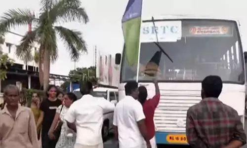 ഹർത്താൽ തുടങ്ങി; പലയിടത്തും വാഹനങ്ങൾ തടഞ്ഞു