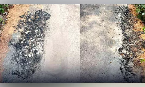 ടാറിങ് കഴിഞ്ഞ റോഡ് രണ്ടാം ദിവസം തകര്‍ന്നു