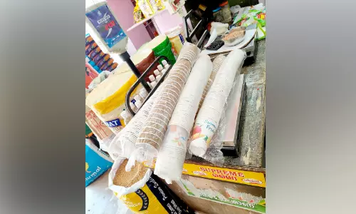 80 കിലോ പ്ലാസ്റ്റിക് കപ്പും  കാരി ബാഗും പിടിച്ചെടുത്തു