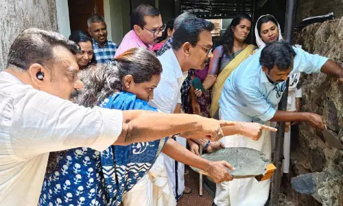 പാമ്പുകൾ കൂട്ടത്തോടെ മാളം വിട്ടിറങ്ങുന്നു പ്രദേശവാസികൾ പരിഭ്രാന്തിയിൽ