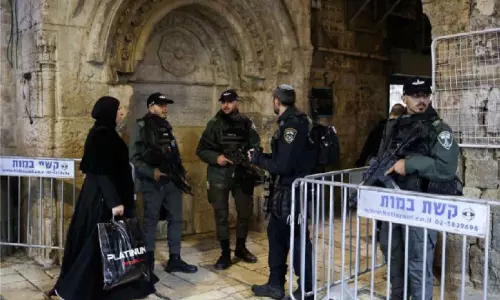 മ​സ്ജി​ദു​ൽ അ​ഖ്സ​യെ ഉ​ന്ന​മി​ടു​മ്പോ​ൾ