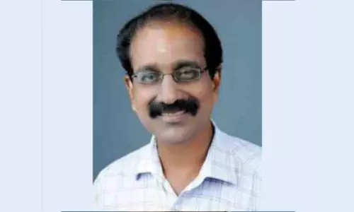 ബൈക്കിന്റെ കണ്ണാടിയിൽ ലോറി തട്ടി, തെറിച്ചുവീണ വ്യാപാരി നേതാവിന്റെ തലയിലൂടെ ടയർ കയറിയിറങ്ങി ദാരുണാന്ത്യം