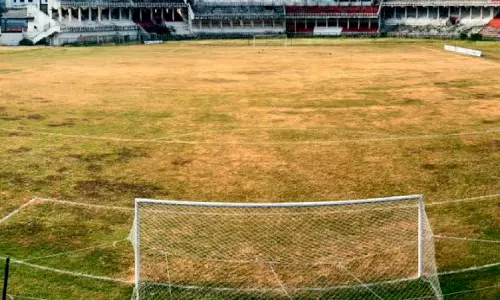 അധികൃതരുടെ അനാസ്ഥ ; കരിഞ്ഞുണങ്ങി മൈതാനവും കളിയും