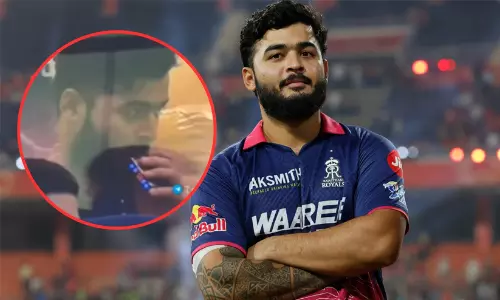 രാജസ്ഥാൻ റോയൽസ് വൻ പ്രതിസന്ധിയിൽ! ക്യാപ്റ്റൻ റിയാൻ പരാഗ് ഡ്രസിങ് റൂമിലിരുന്ന് ഇ-സിഗരറ്റ് വലിക്കുന്ന വിഡിയോ പുറത്ത്; താരത്തിന് വൻ പിഴയ്ക്കും തടവിനും സാധ്യത