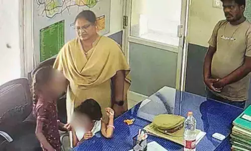കൗൺസിലിങ്ങിനിടെ കലഹംമൂത്തു; രണ്ടു പെൺമക്കളെ പൊലീസ് സ്റ്റേഷനിൽ ഉപേക്ഷിച്ച് ഭാര്യയും ഭർത്താവും സ്ഥലംവിട്ടു
